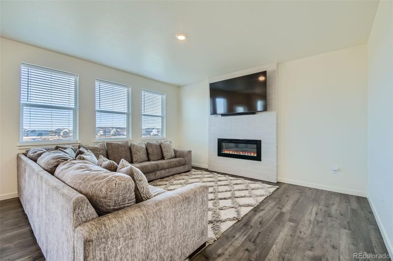 208 N 45 Th Ave, Brighton, CO 80601