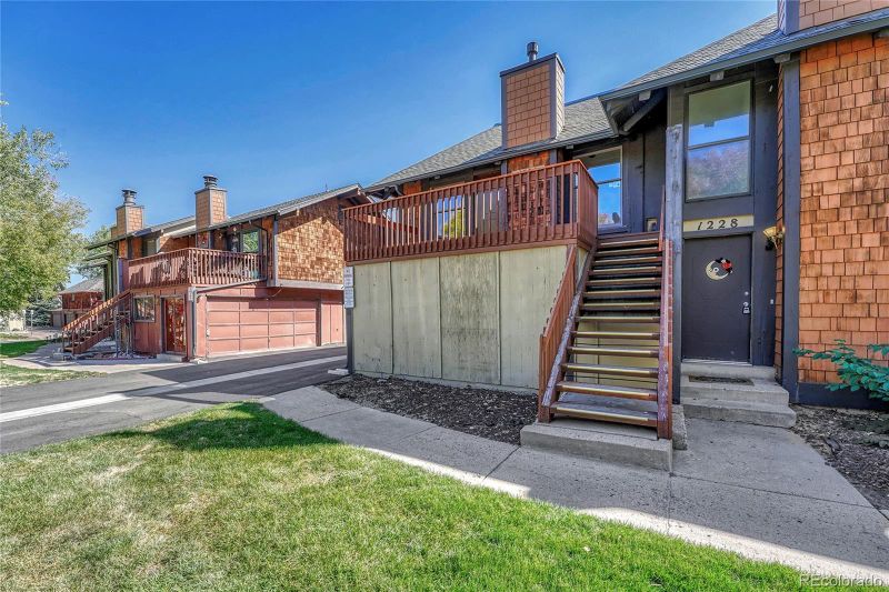 1220 S Carson Way, Aurora, CO 80012