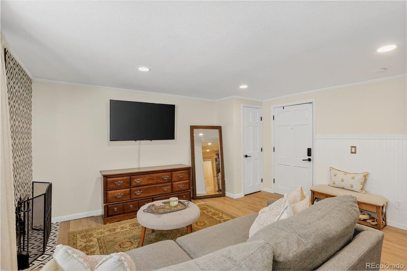 336 N Grant St #206, Denver, CO 80203