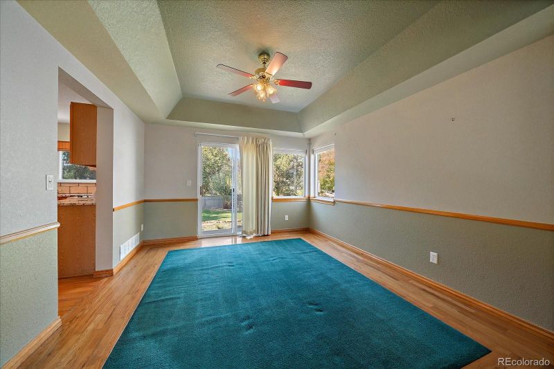 1105 Chestnut Dr, Longmont, CO 80503