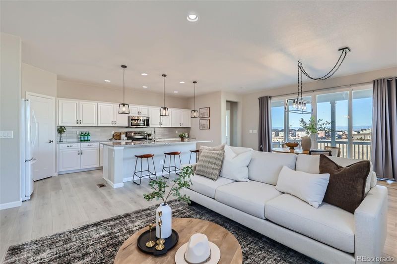 711 N Waterloo Ct, Aurora, CO 80018