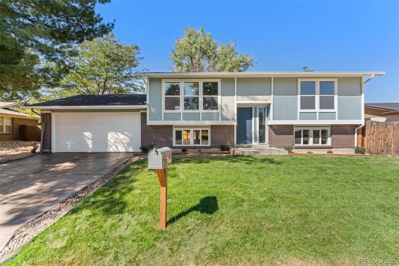 5205 Scranton Ct, Denver, CO 80239