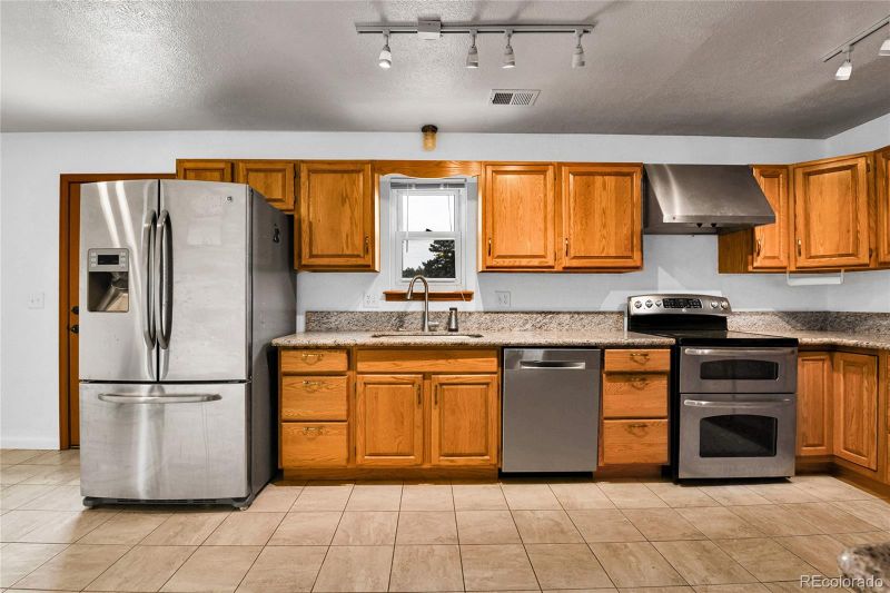 32333 Pine View Dr, Kiowa, CO 80117