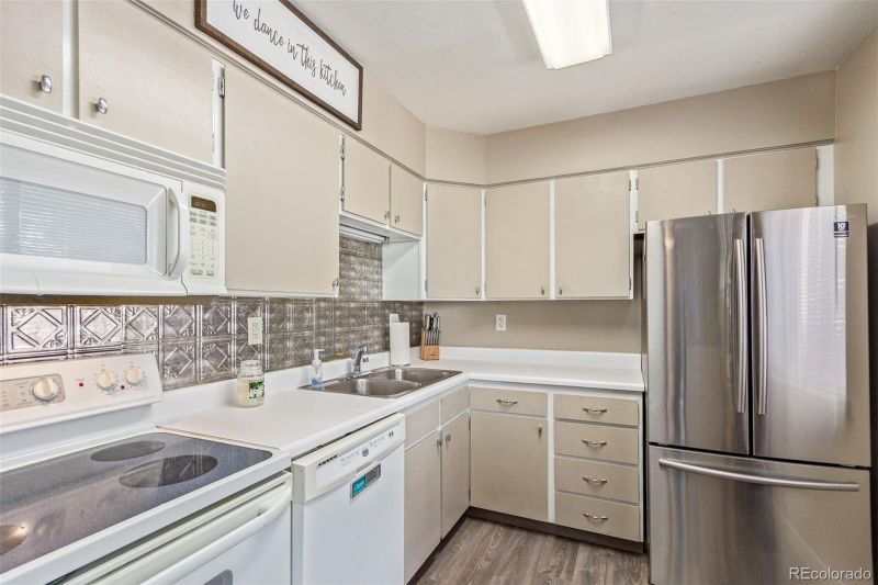 1809 W 102nd Ave, Thornton, CO 80260