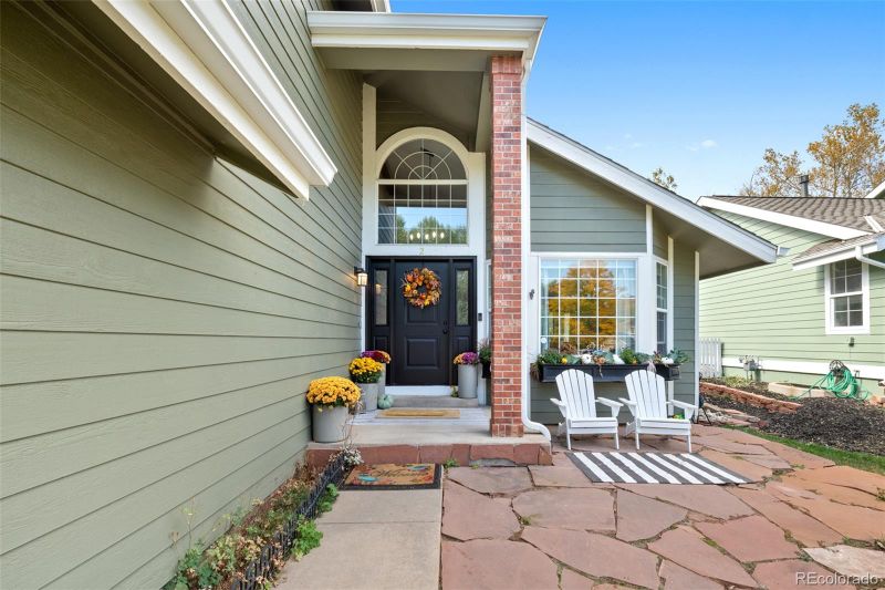 2 Tecoma Cir, Littleton, CO 80127