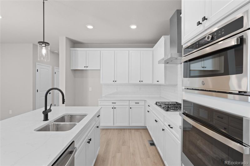 7271 Goldbloom Ln, Littleton, CO 80125
