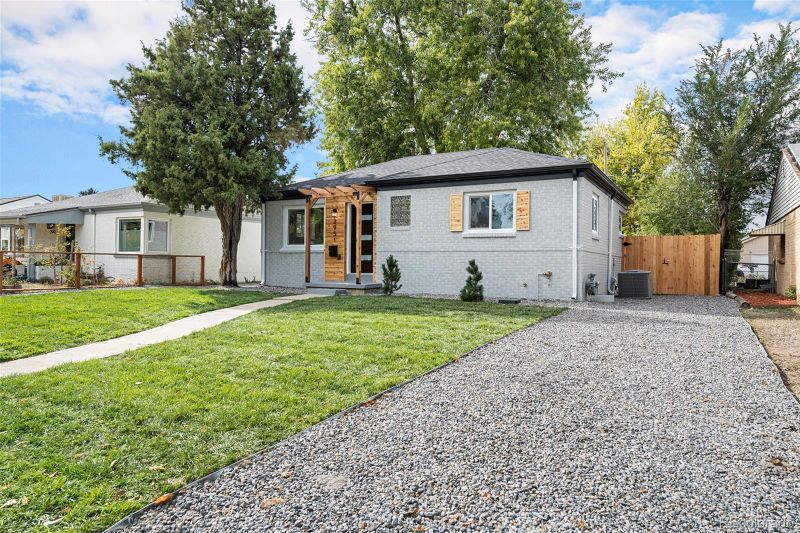 2951 Hudson St, Denver, CO 80207