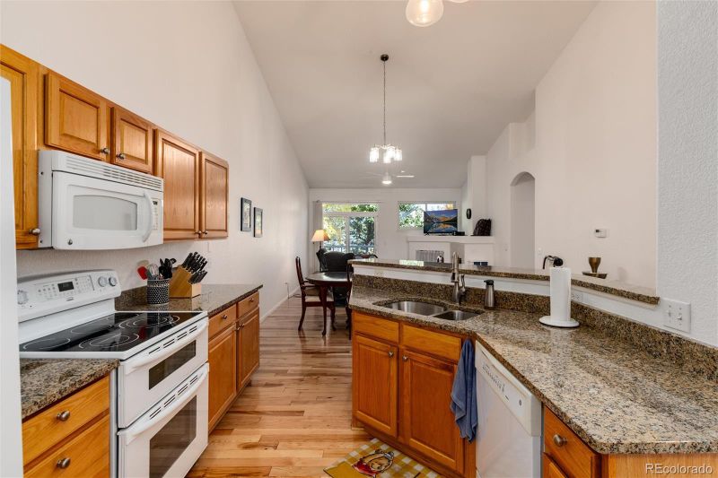 6657 S Reed Way #B, Littleton, CO 80123