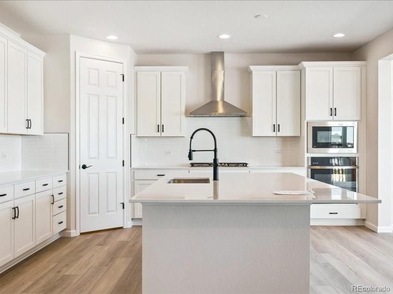 7345 S Waterloo Way, Aurora, CO 80016