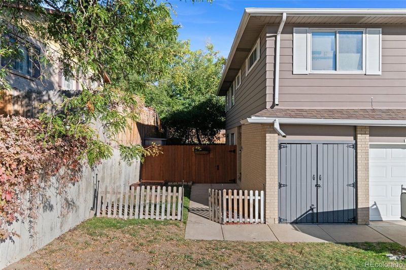 9966 Orangewood Dr, Thornton, CO 80260
