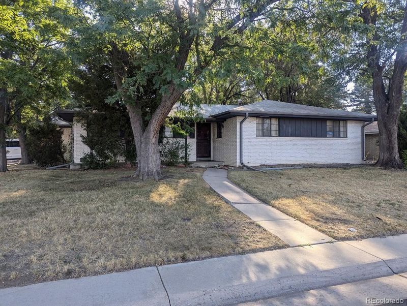 2202 S Grape St, Denver, CO 80222