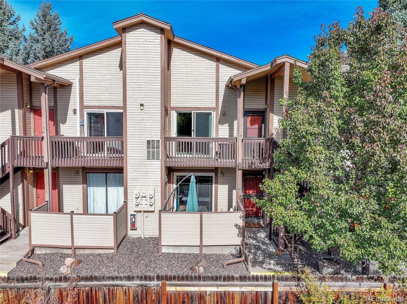 1111 S Garrison St #204, Lakewood, CO 80232