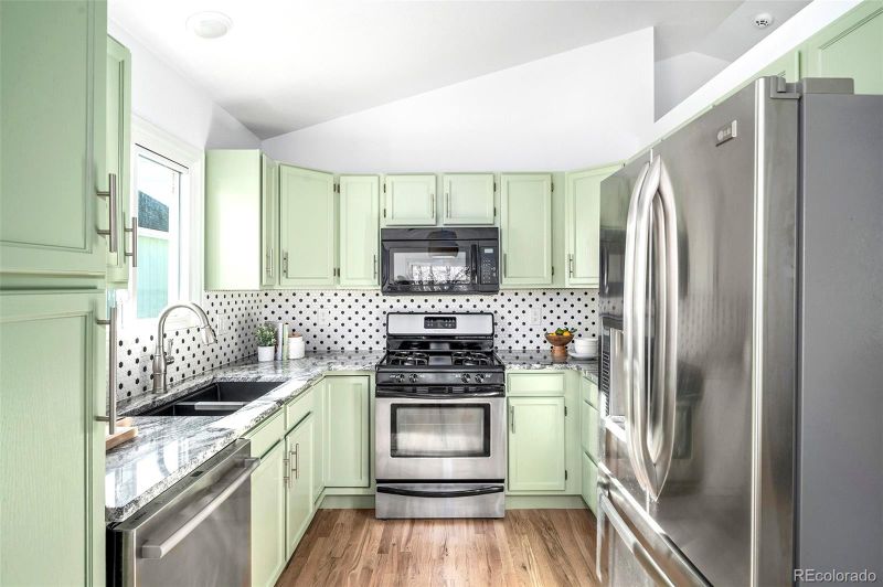 1855 Donovan Dr, Longmont, CO 80501