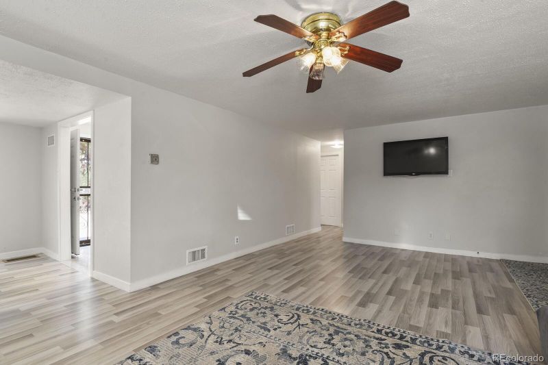 785 Hanover St, Aurora, CO 80010