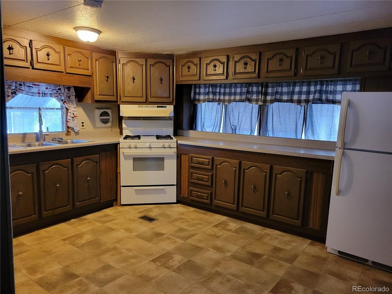535 Willow Dr, Lochbuie, CO 80603