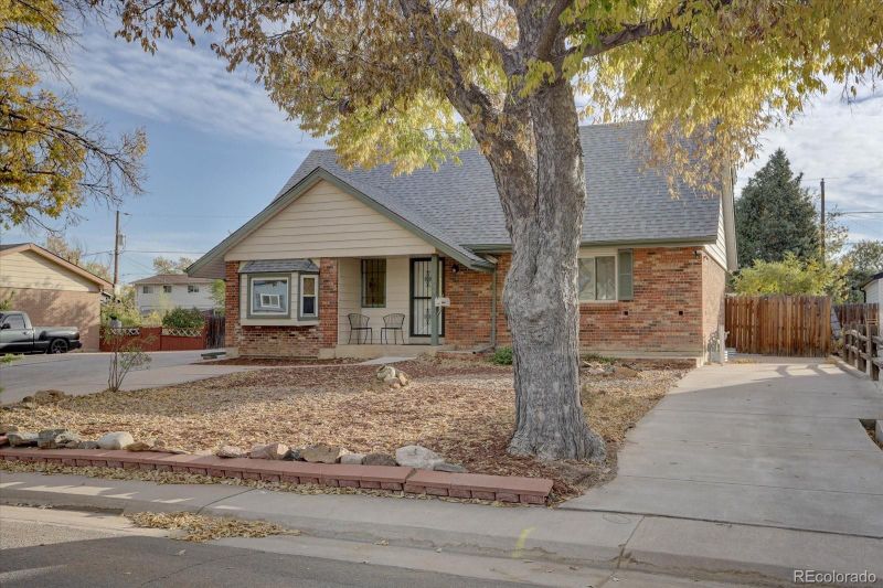 1044 Fairplay St, Aurora, CO 80011