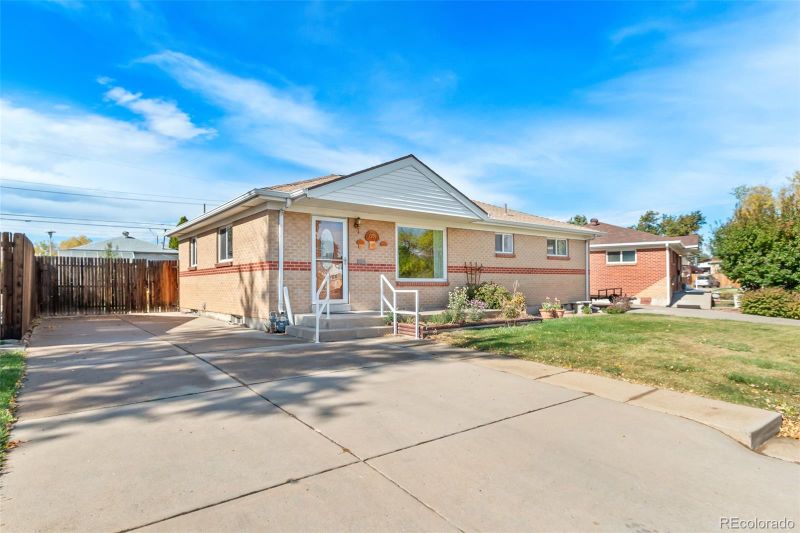 7291 Avrum Dr, Denver, CO 80221