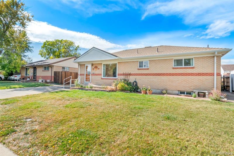 7291 Avrum Dr, Denver, CO 80221