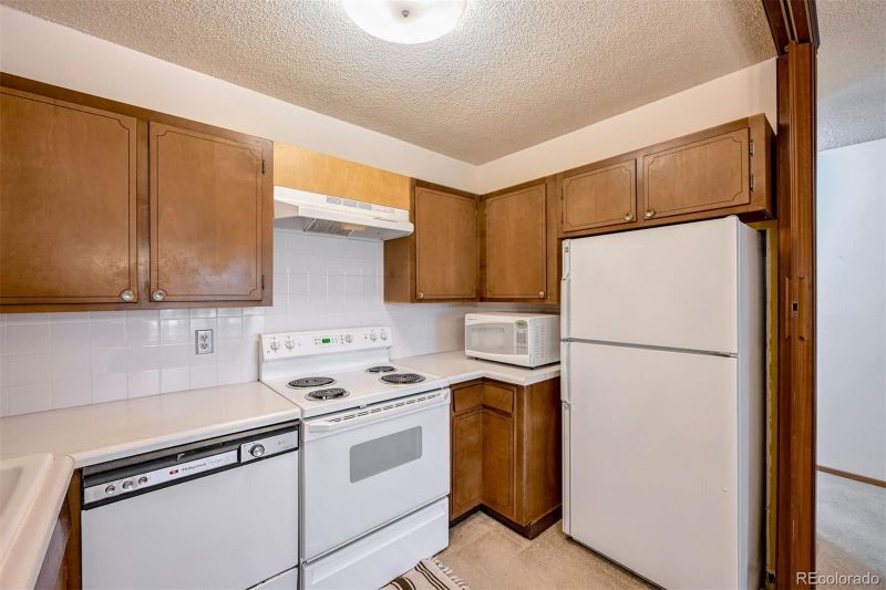 610 S Clinton St #1B, Denver, CO 80247