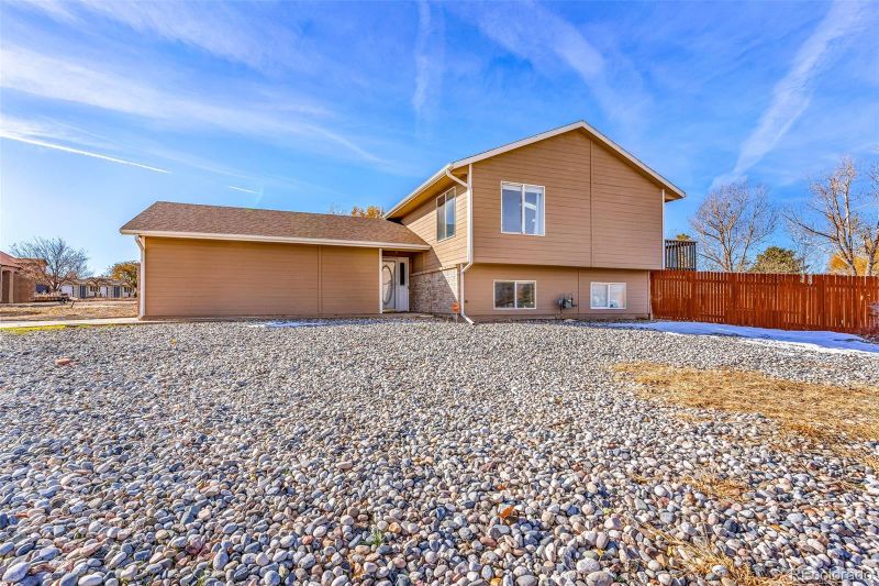 631 S Bow Mar Dr, Pueblo, CO 81007