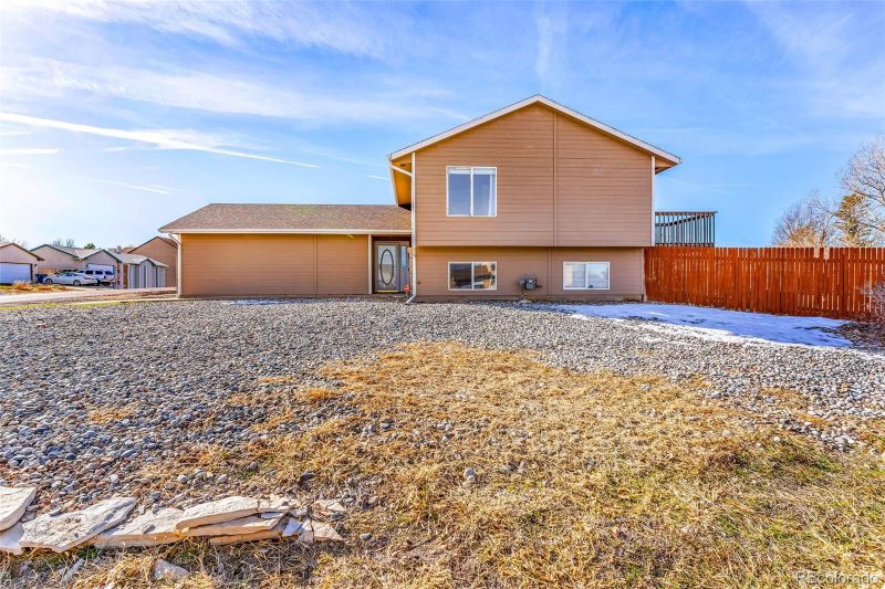 631 S Bow Mar Dr, Pueblo, CO 81007