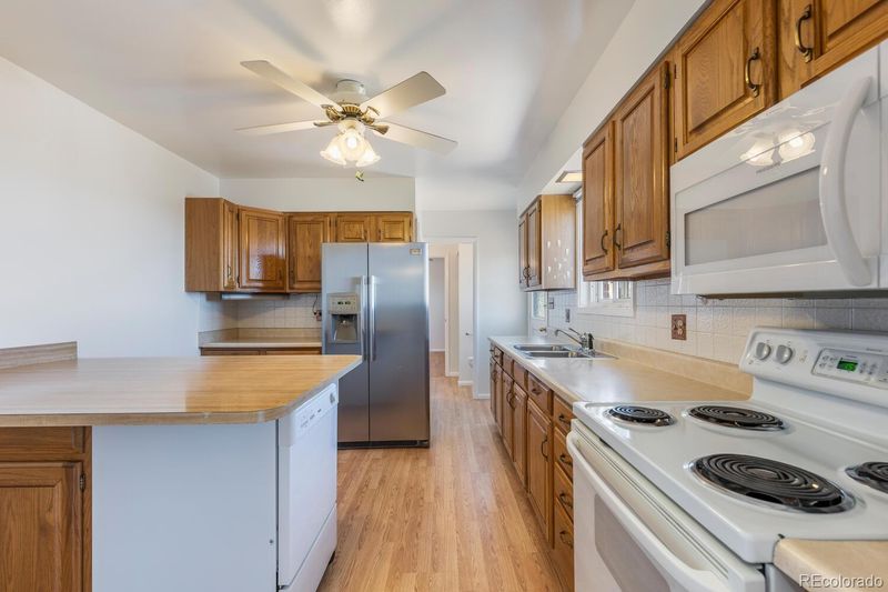 470 S Potomac Way, Aurora, CO 80012