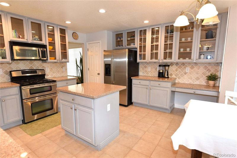 897 Dales Pony Dr, Castle Rock, CO 80104
