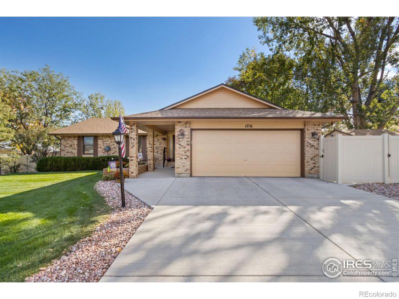 1716 Rolling View Dr, Loveland, CO 80537