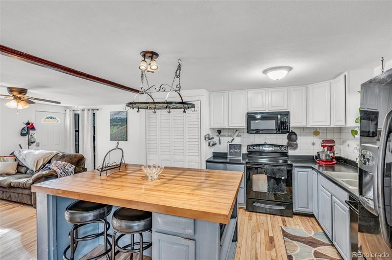 1560 Luna Dr, Fountain, CO 80817