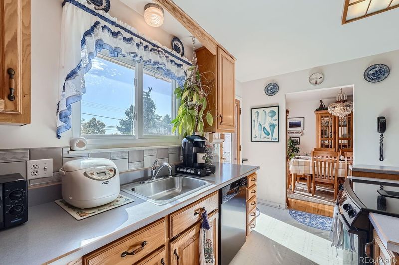 542 Melody Dr, Northglenn, CO 80260