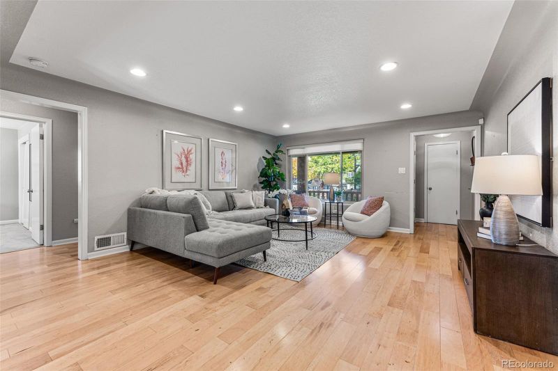 215 Holly St, Denver, CO 80220