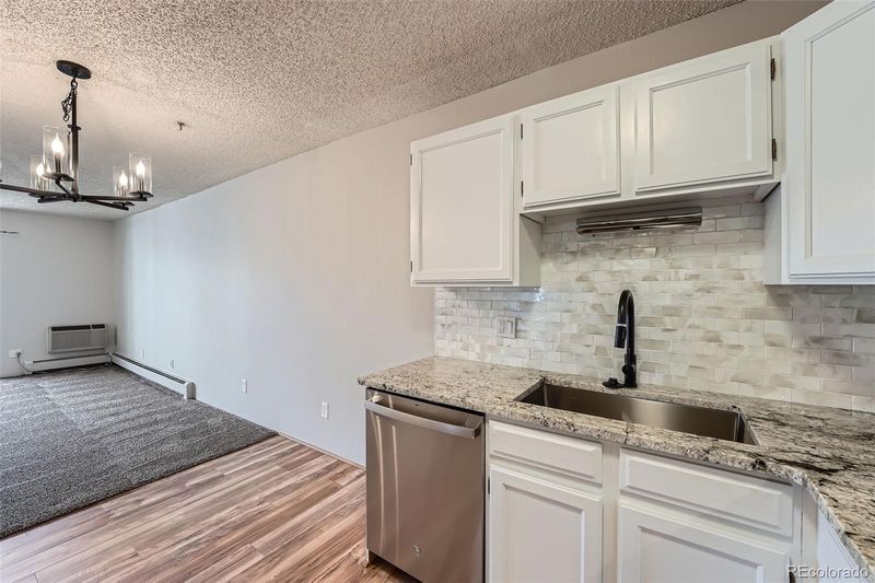 3184 S Heather Gardens Way #302, Aurora, CO 80014
