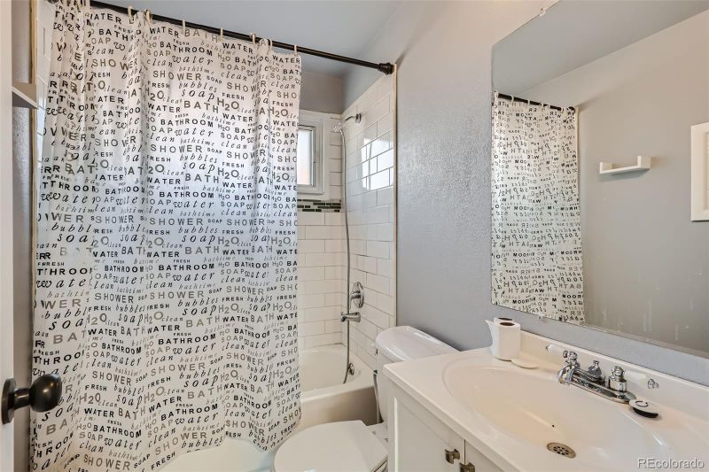 2030 Nome St, Aurora, CO 80010