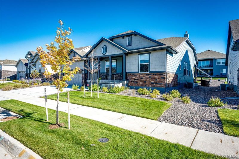 8860 S Quatar Ct, Aurora, CO 80016