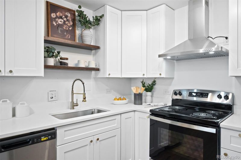 725 S Clinton St #14A, Denver, CO 80247