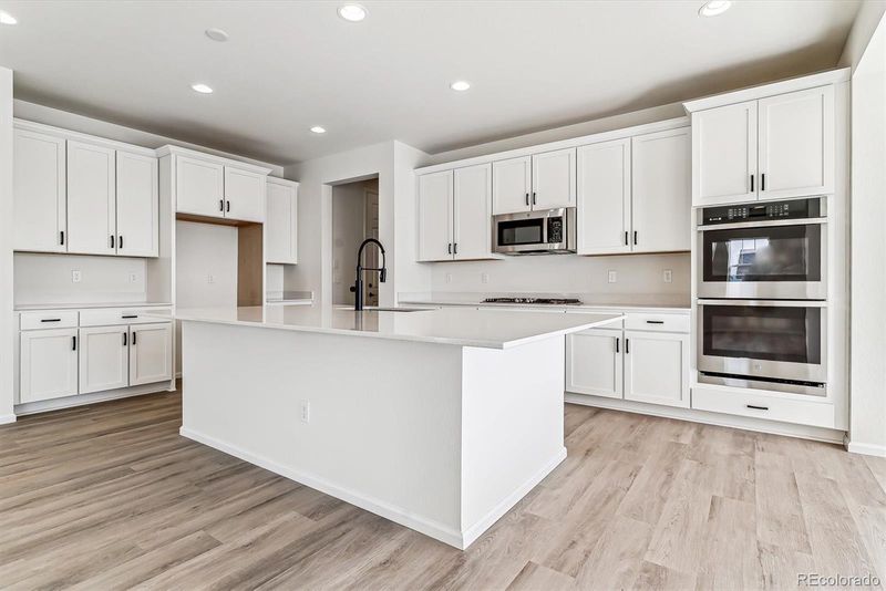 25076 E 41st Ave, Aurora, CO 80019
