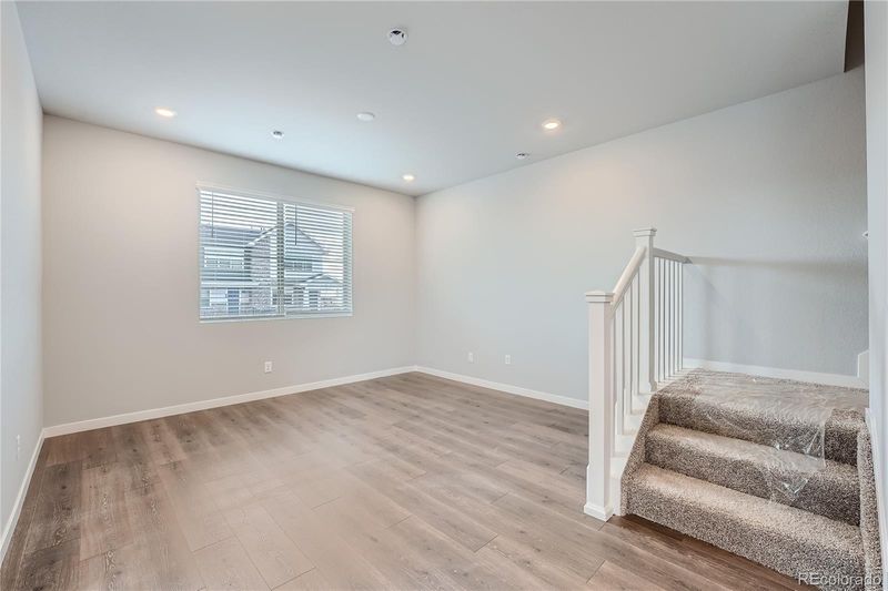 27432 E 1st Ave, Aurora, CO 80018
