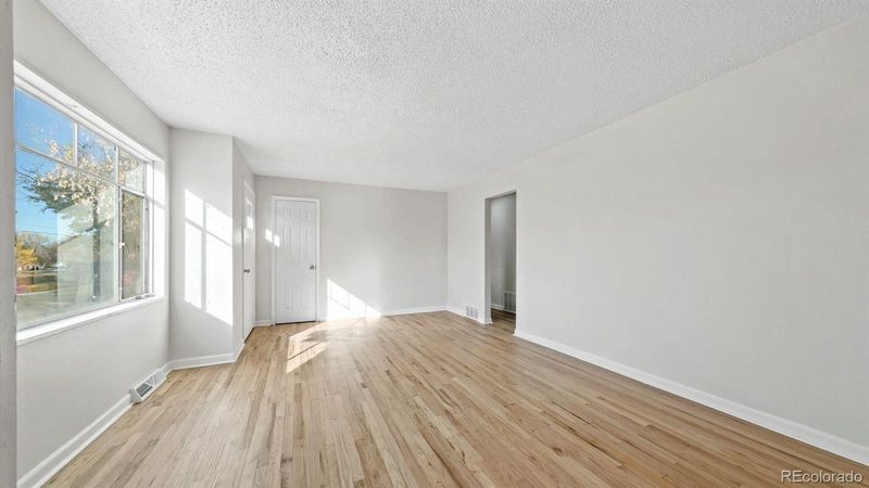 956 Iola St, Aurora, CO 80010