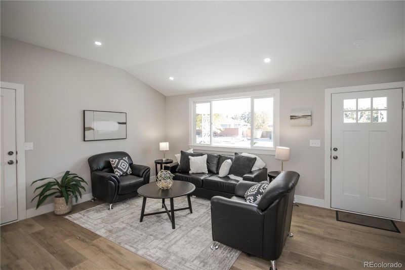 683 S Worchester St, Aurora, CO 80012