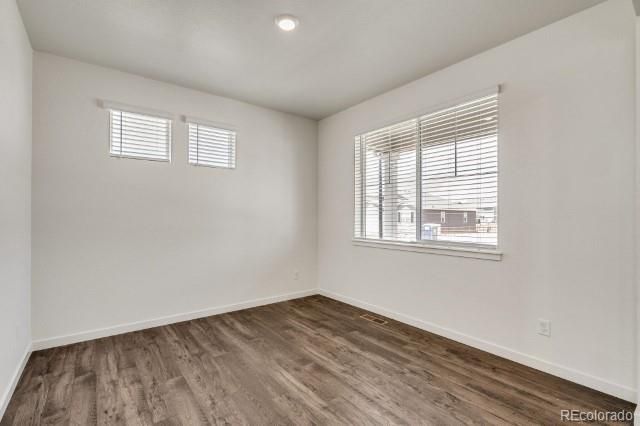 255 S Vandriver Way, Aurora, CO 80018