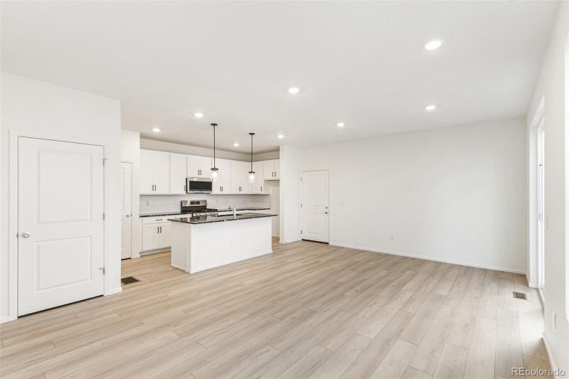 20690 E 58th Ave, Aurora, CO 80019