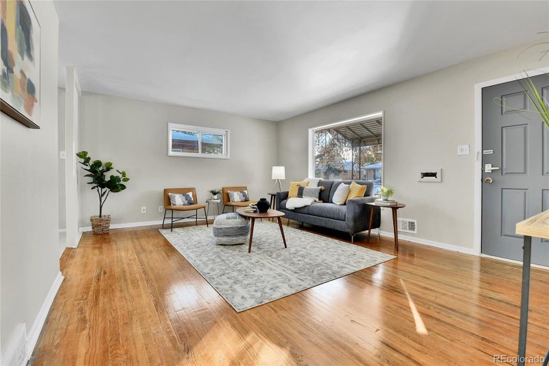 1340 Scranton St, Aurora, CO 80011