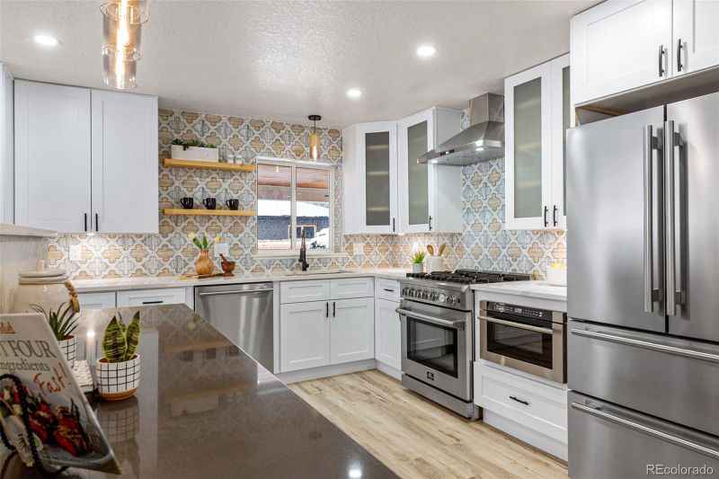 660 W Elmhurst Pl, Broomfield, CO 80020