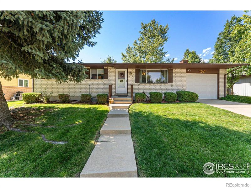 1443 Twin Sisters Dr, Longmont, CO 80504