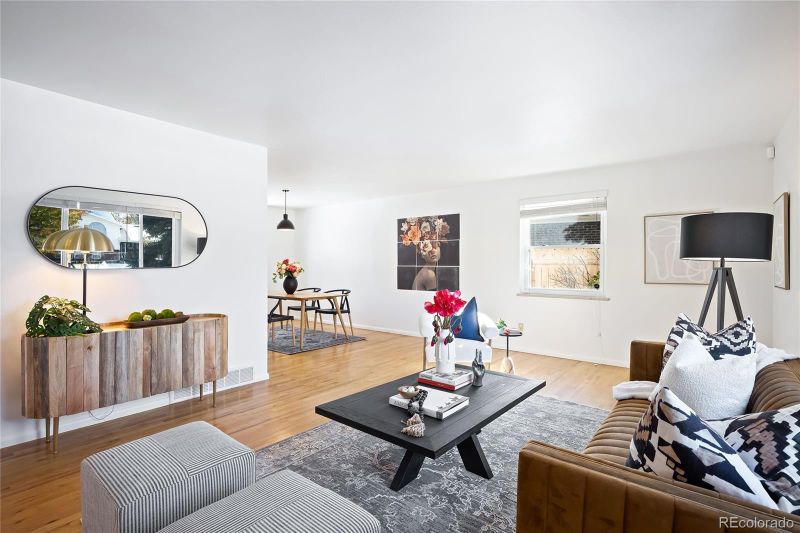 292 Titan St, Aurora, CO 80011