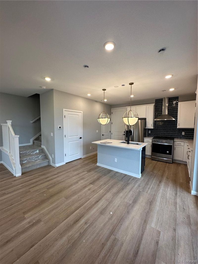 27472 E 1st Ave, Aurora, CO 80018