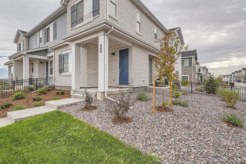 27472 E 1st Ave, Aurora, CO 80018