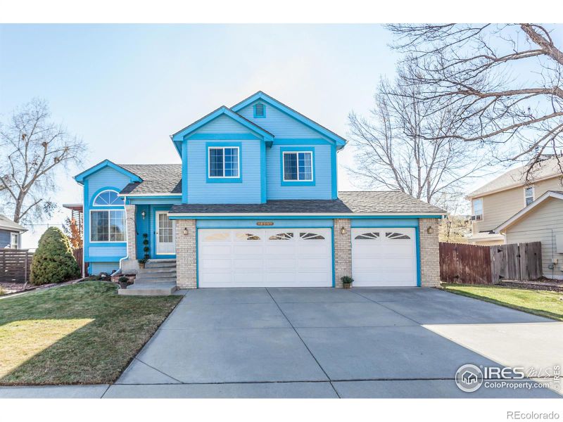 555 Cherrywood Dr, Longmont, CO 80504