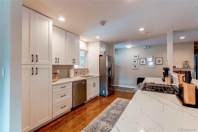 422 Oswego St, Aurora, CO 80010
