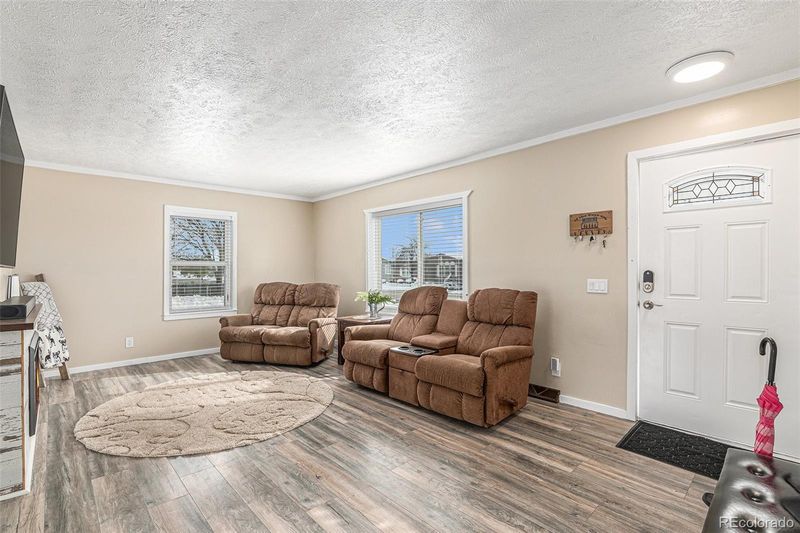 570 S Owens Cir, Byers, CO 80103